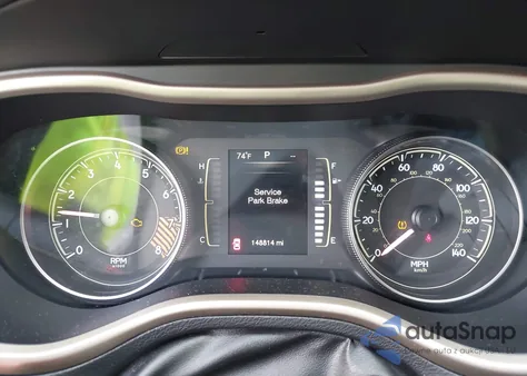 2014 Jeep Cherokee Latitude z USA, uszkodzony, nr VIN 1C4PJMCS5EW200506